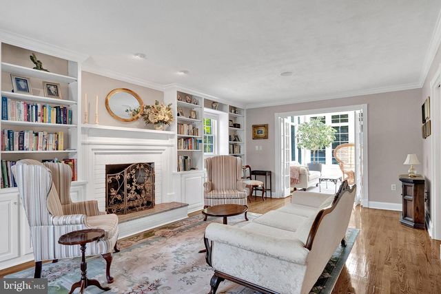 6 FARM RD, Ewing, NJ 08638