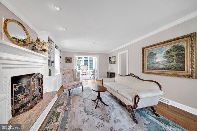 6 FARM RD, Ewing, NJ 08638