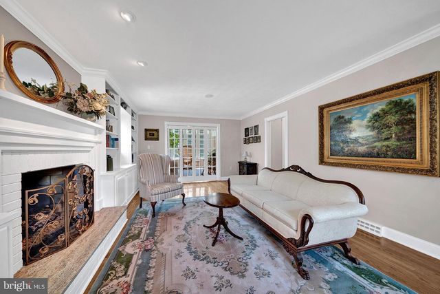 6 FARM RD, Ewing, NJ 08638