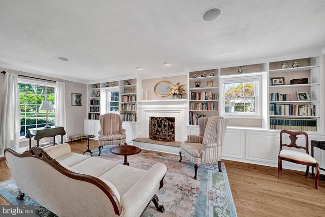 6 FARM RD, Ewing, NJ 08638