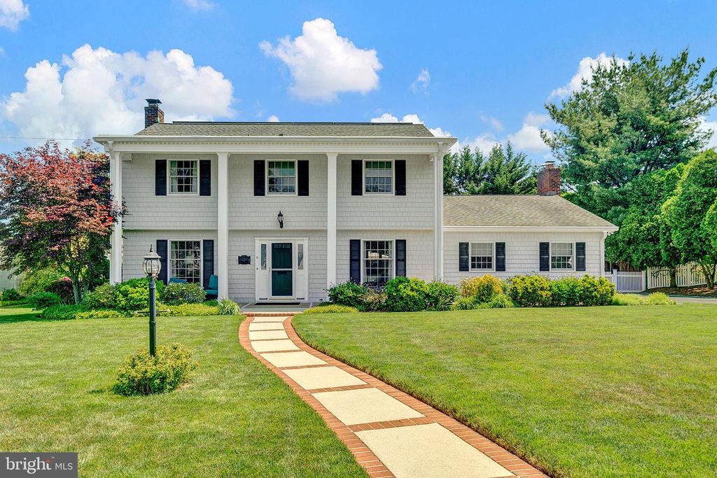 6 FARM RD, Ewing, NJ 08638