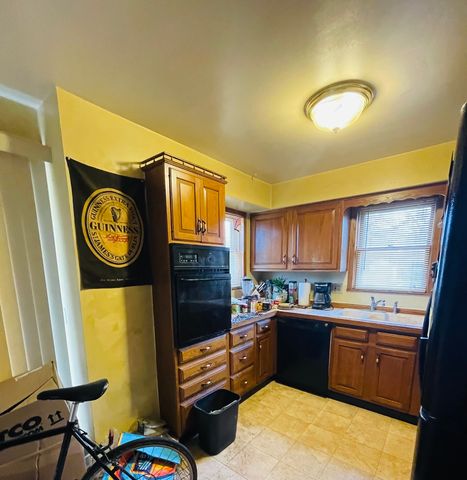 9330 S 51st Avenue, Oak Lawn, IL 60453