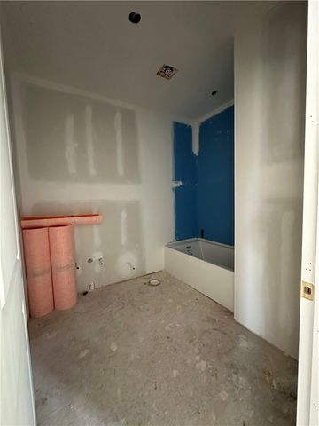 2402 S 27th Street, Rogers, AR 72758