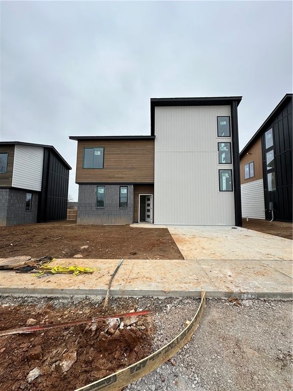 2402 S 27th Street, Rogers, AR 72758