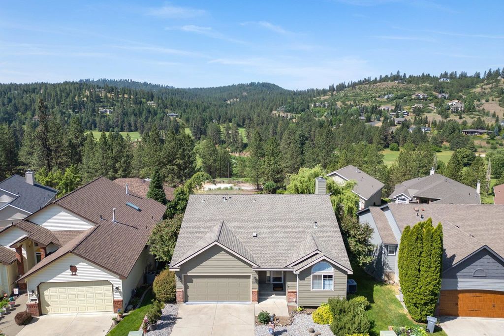 2106 E TURNBERRY Ln, Spokane, WA 99223