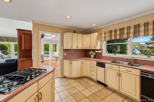 48 Westchester View Lane, White Plains, NY 10607