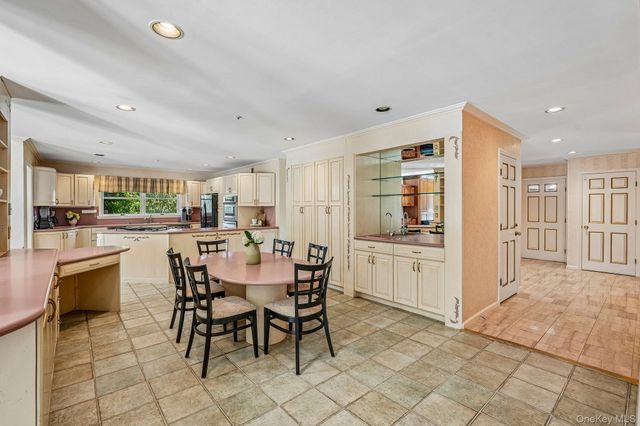 48 Westchester View Lane, White Plains, NY 10607