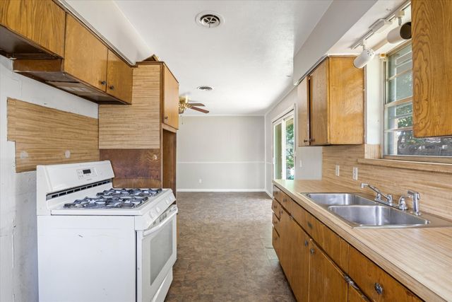 212 Cedar, Cedar Hill, TX 75104
