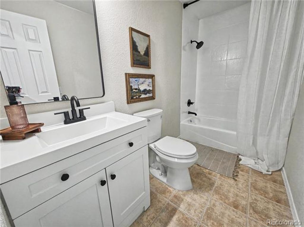 Image 23 of property listing at 11210 W Powers Avenue, Littleton, CO 80127