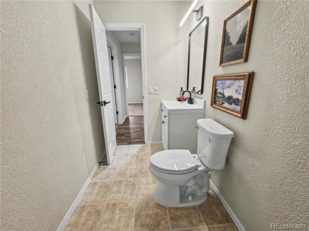 Image 24 of property listing at 11210 W Powers Avenue, Littleton, CO 80127