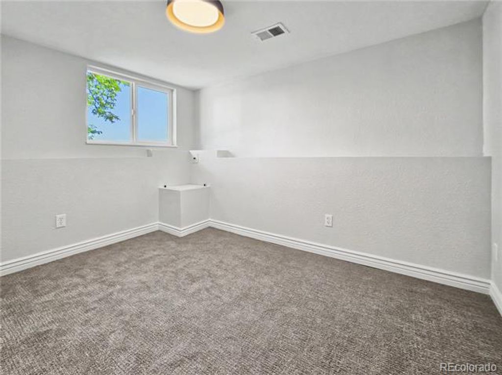 Image 26 of property listing at 11210 W Powers Avenue, Littleton, CO 80127