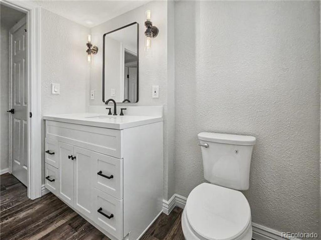 Image 28 of property listing at 11210 W Powers Avenue, Littleton, CO 80127