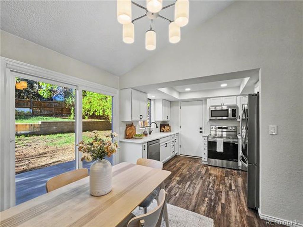Image 7 of property listing at 11210 W Powers Avenue, Littleton, CO 80127