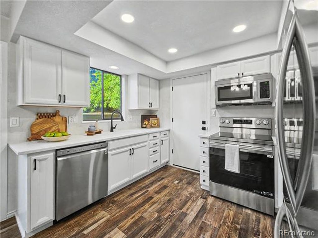 Image 9 of property listing at 11210 W Powers Avenue, Littleton, CO 80127