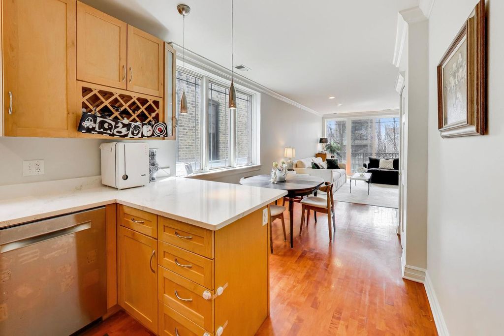 Image 15 of property listing at 1514 W Thomas Street 3C, Chicago, IL 60642