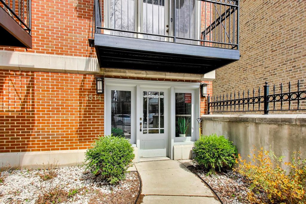 Image 3 of property listing at 1514 W Thomas Street 3C, Chicago, IL 60642