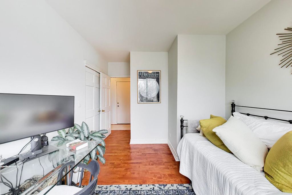 Image 26 of property listing at 1514 W Thomas Street 3C, Chicago, IL 60642