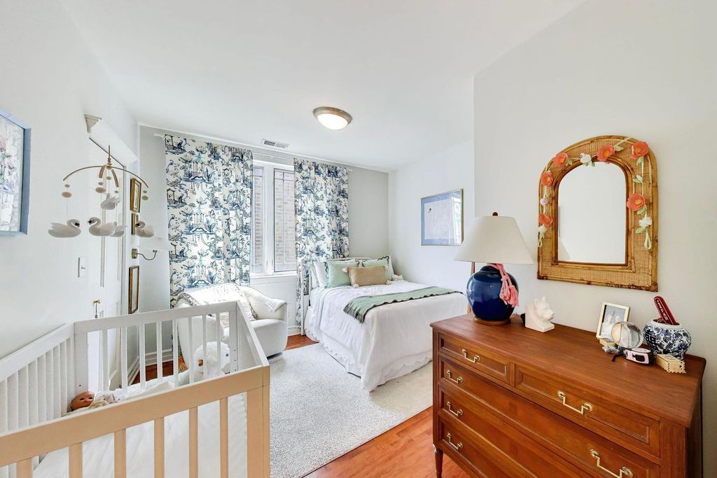Image 27 of property listing at 1514 W Thomas Street 3C, Chicago, IL 60642
