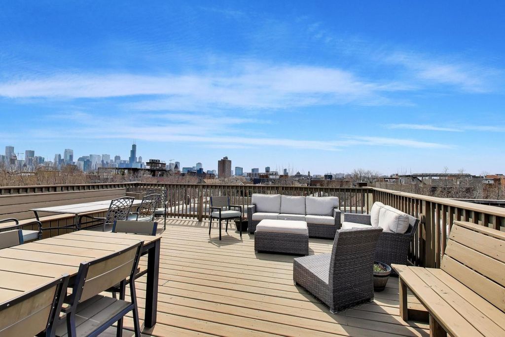 Image 31 of property listing at 1514 W Thomas Street 3C, Chicago, IL 60642