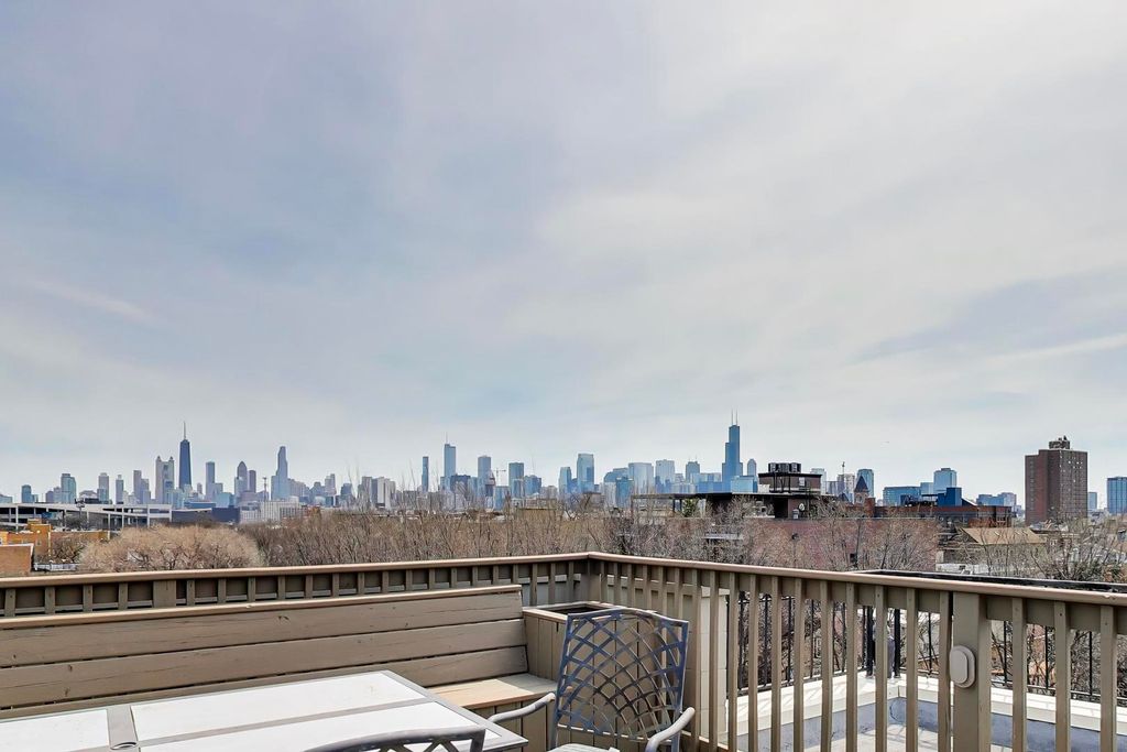 Image 33 of property listing at 1514 W Thomas Street 3C, Chicago, IL 60642