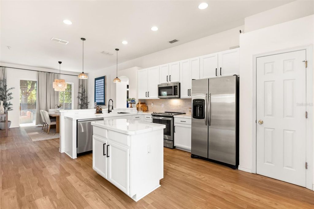 Image 12 of property listing at 4071 LONGWORTH LOOP, Kissimmee, FL 34744