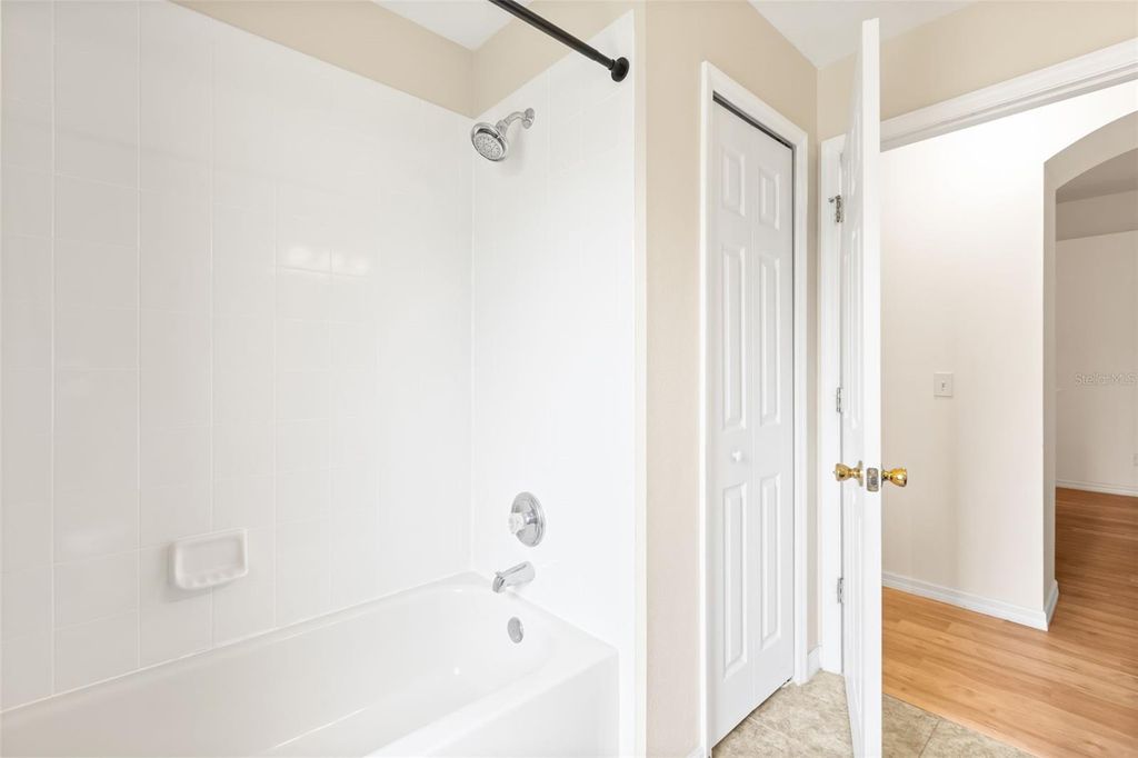 Image 21 of property listing at 4071 LONGWORTH LOOP, Kissimmee, FL 34744