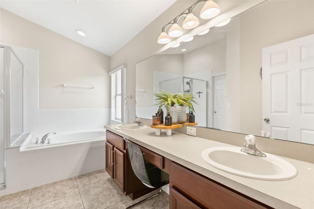 Image 27 of property listing at 4071 LONGWORTH LOOP, Kissimmee, FL 34744