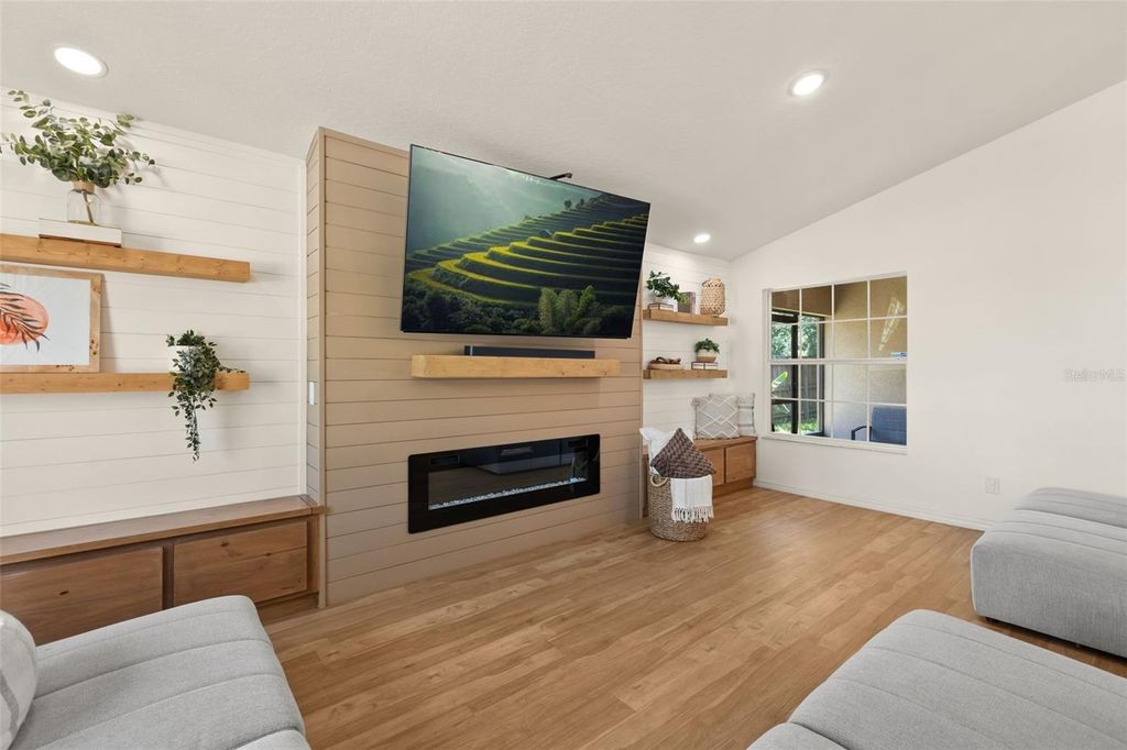 Image 6 of property listing at 4071 LONGWORTH LOOP, Kissimmee, FL 34744