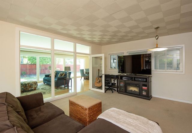 1118 Oxford Way, Stockton, CA 95204