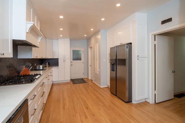 1118 Oxford Way, Stockton, CA 95204