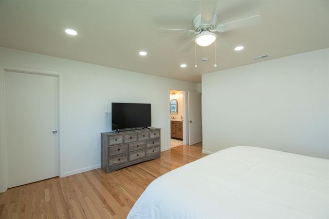 1118 Oxford Way, Stockton, CA 95204