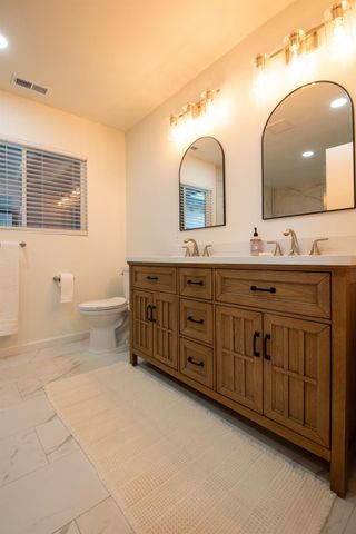 1118 Oxford Way, Stockton, CA 95204