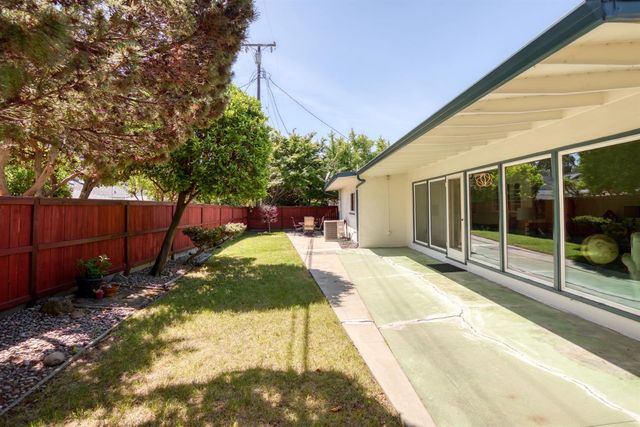 1118 Oxford Way, Stockton, CA 95204