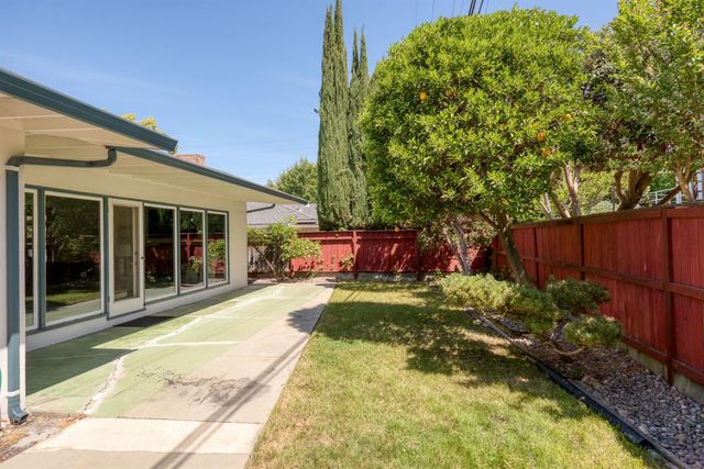 1118 Oxford Way, Stockton, CA 95204