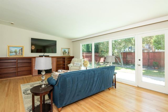 1118 Oxford Way, Stockton, CA 95204