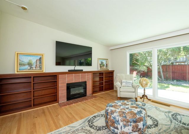 1118 Oxford Way, Stockton, CA 95204