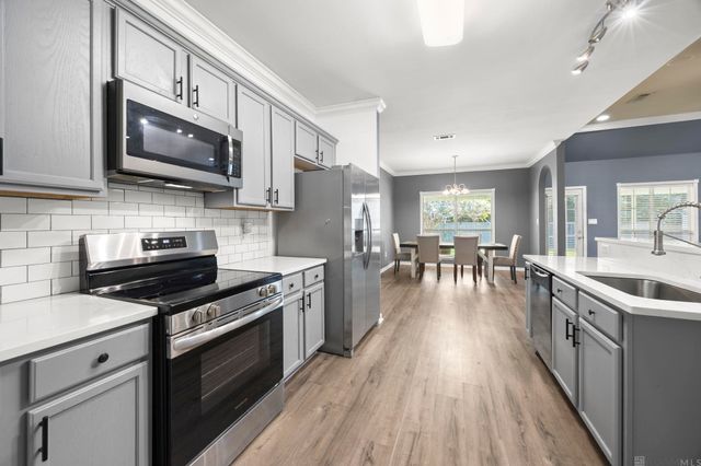 10064 Park Ridge Dr, Denham Springs, LA 70706