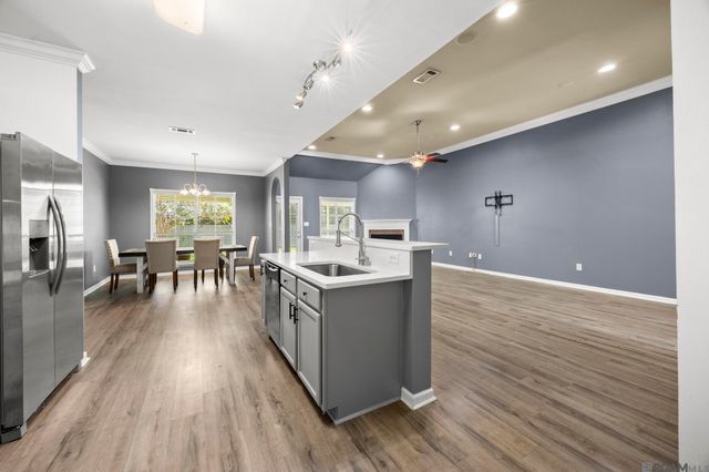10064 Park Ridge Dr, Denham Springs, LA 70706