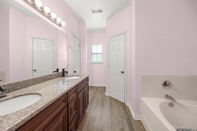 10064 Park Ridge Dr, Denham Springs, LA 70706
