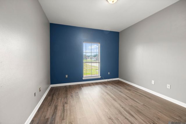 10064 Park Ridge Dr, Denham Springs, LA 70706