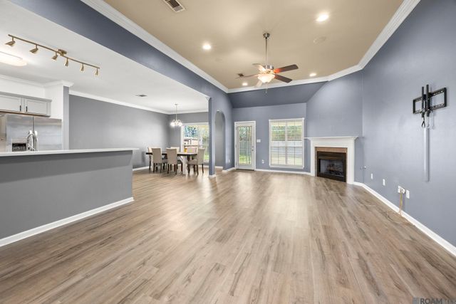 10064 Park Ridge Dr, Denham Springs, LA 70706