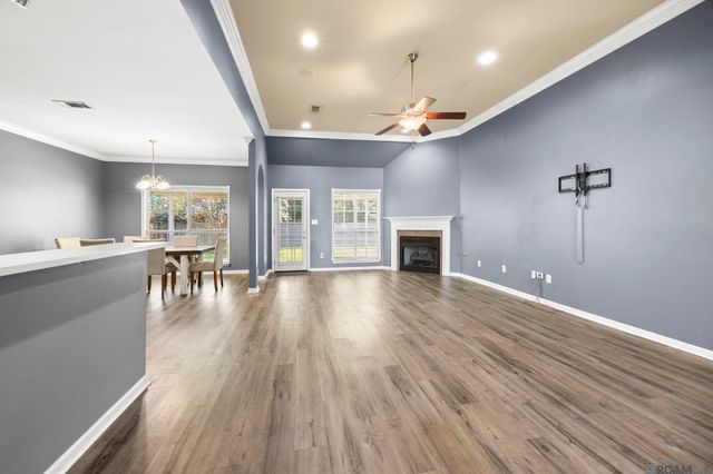 10064 Park Ridge Dr, Denham Springs, LA 70706