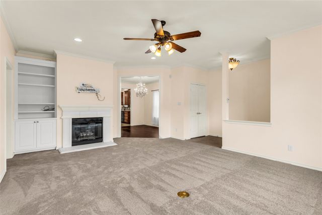 2004 Turf Club Drive, Arlington, TX 76017