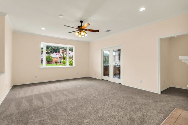 2004 Turf Club Drive, Arlington, TX 76017