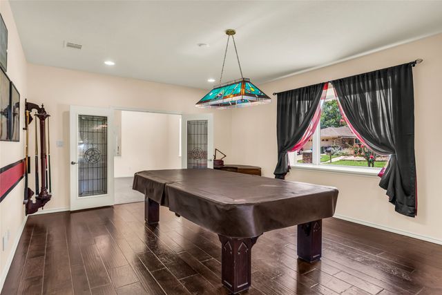 2004 Turf Club Drive, Arlington, TX 76017