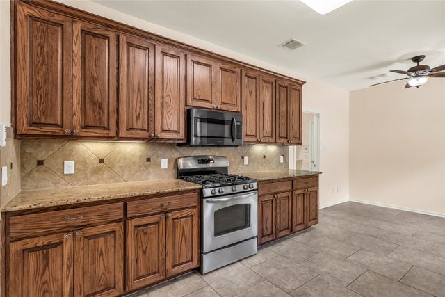 2004 Turf Club Drive, Arlington, TX 76017