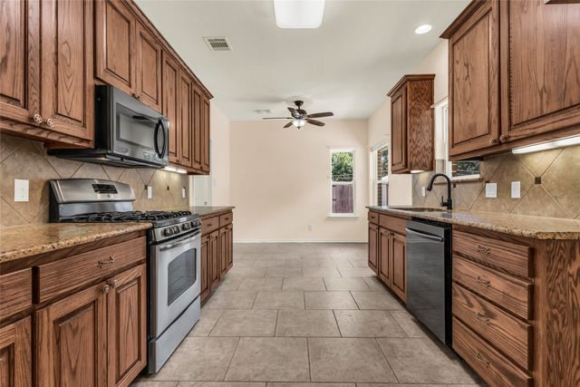 2004 Turf Club Drive, Arlington, TX 76017