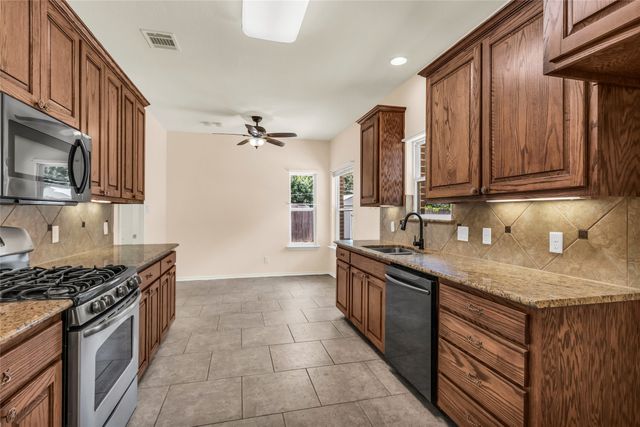 2004 Turf Club Drive, Arlington, TX 76017