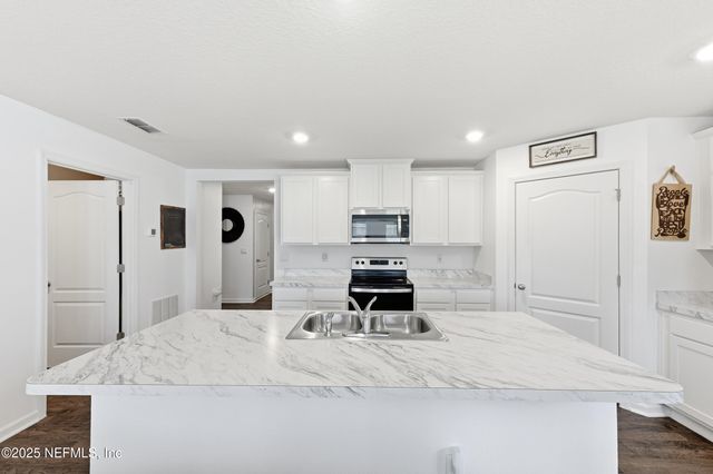 2437 FALLING STAR Lane, Green Cove Springs, FL 32043