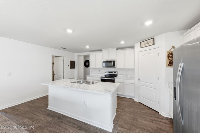 2437 FALLING STAR Lane, Green Cove Springs, FL 32043